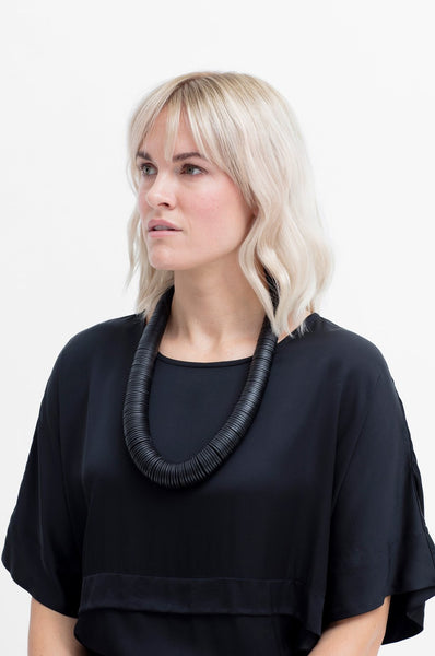 Leve Necklace | Black